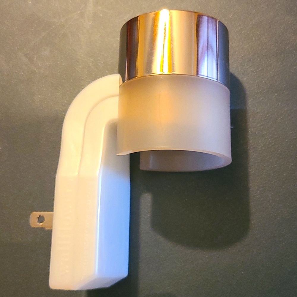 Bath and body wallflower with light